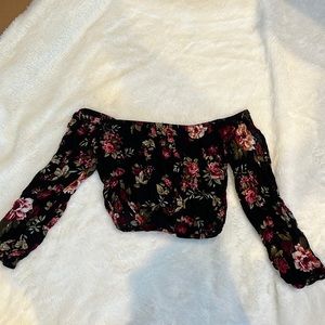 Floral cropped 1/4 sleeve top